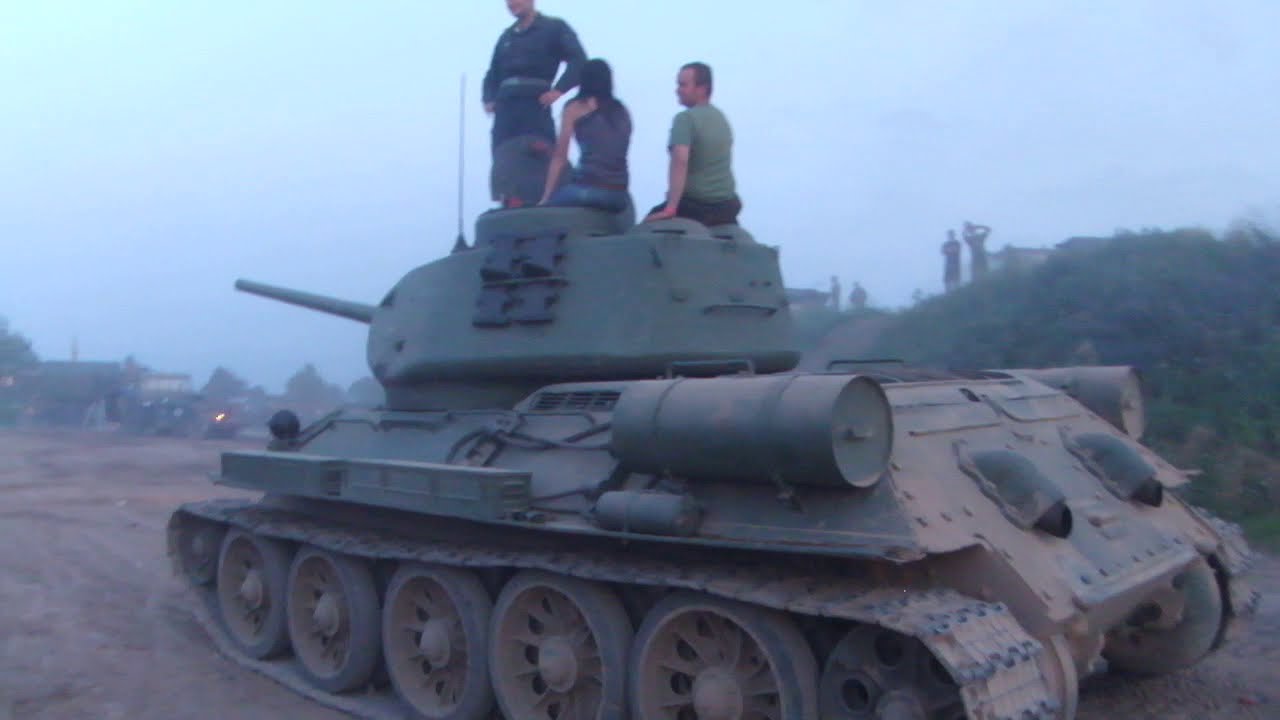 Filmübung, Techniktest mit sowjetischem T34 Panzer, Reenactmant, Panzertreffen, Kübel, Wehrmacht
