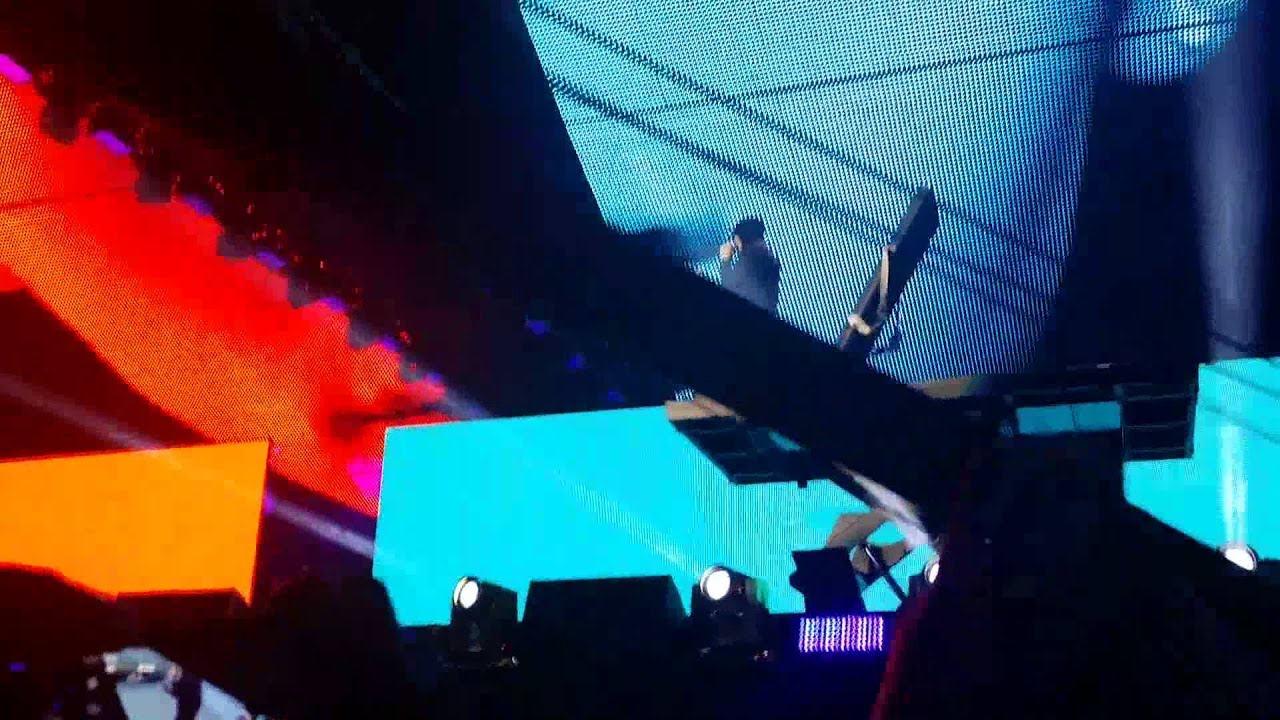 The Monster Tour Intro/Numb/No Love/Renegade