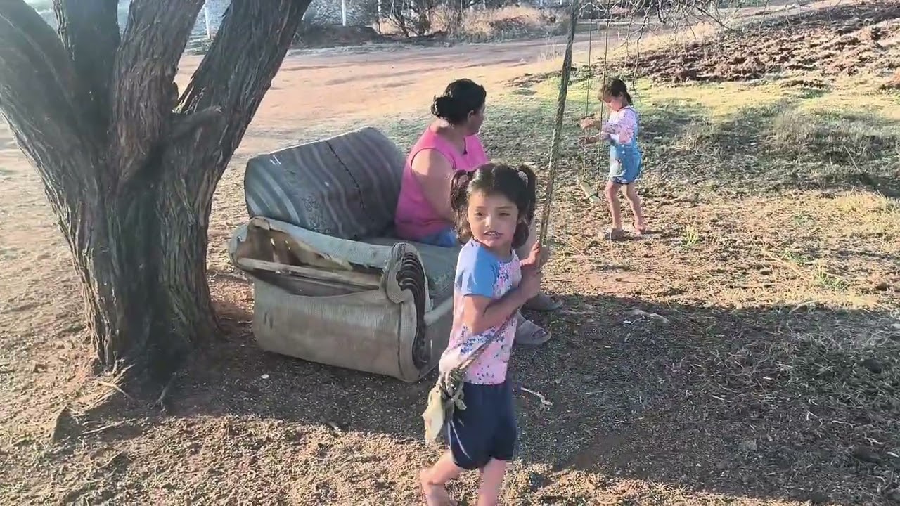 aquí en una linda tarde con mis sobrinos y mi chuyita