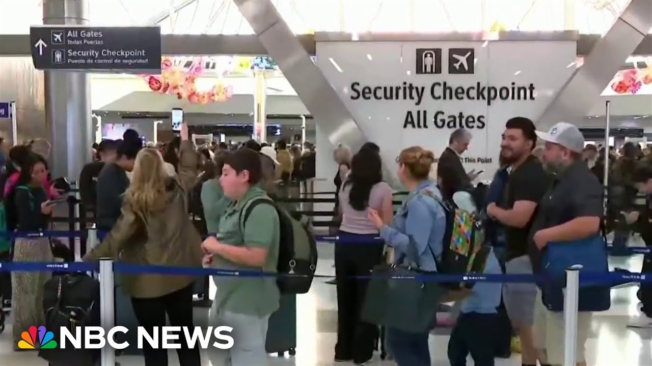 TSA warns shutdown might lead to airport closures