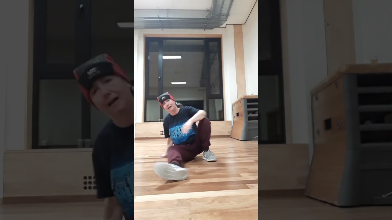 Breakdance at 54y Young-passage inspir&eacute; de Free UCB petite Salle