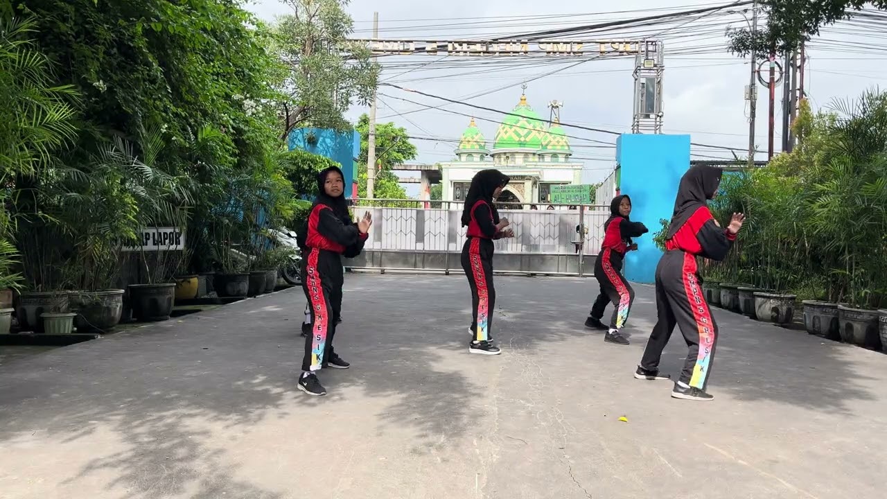 Pencak Silat Kelompok 5 Kelas 9I UPT SMP Negeri 5 Gresik 