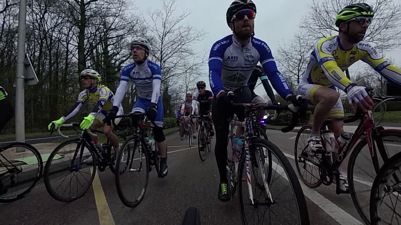 Course FSGT Bois d'Arcy - Mesnil Saint-Denis pris dans une chute au départ 2017 - Part 1