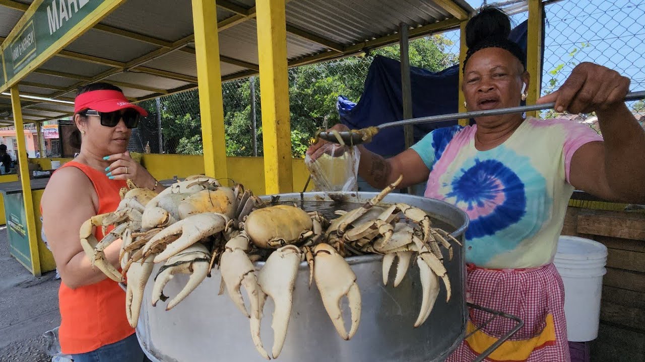 🇯🇲 Jamaica Best StreeFood, Spicy Land Crab, Roasted Corn, Coconut, Yellow Yam,  @Heros/Crab 🦀 Circle