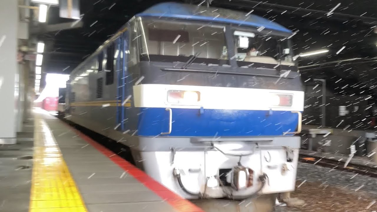 [4K] Грузовой состав JR Kyoto Line EF210-333 + Koki, состоящий из 22 контейнеров, проезжает мимо ...