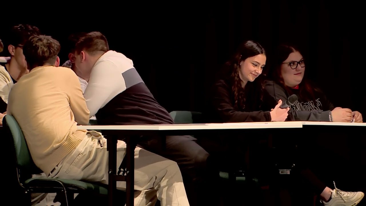 Egri Dobó István Gimnázium - 12.C osztály gombavató műsora - 2024.12.13