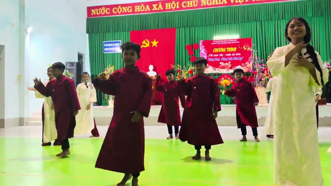 Múa: một năm bình an - như hoa mùa xuân do lớp 7/1 trường PT DTNT THCS Thuận Bắc biểu diễn