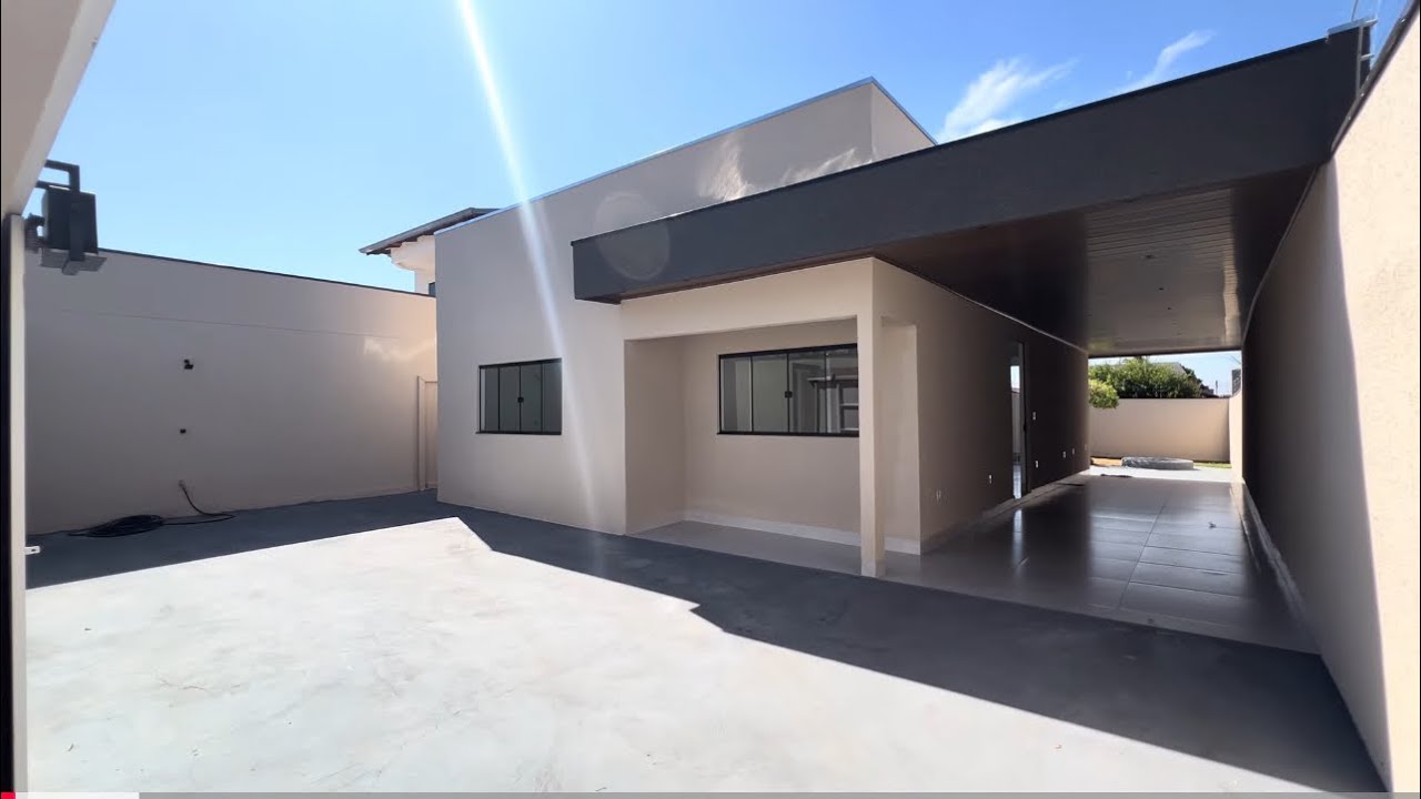 Casa linda com 4 quartos, próximo à rua da feira em Caldas Novas - GO.