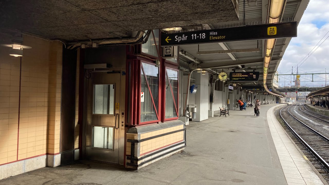 1987 DEVE (mod. by: KONE) Hydraulic Elevator @ Stockholm Centralstation, Stockholm, Sweden.