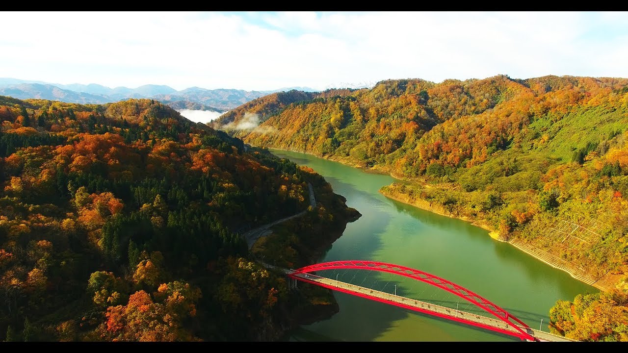 紅葉の白川ダム ,ダム湖　Shirakawa Dam of autumn leaves, Dam lake山形県飯豊町　４Ｋ空撮
