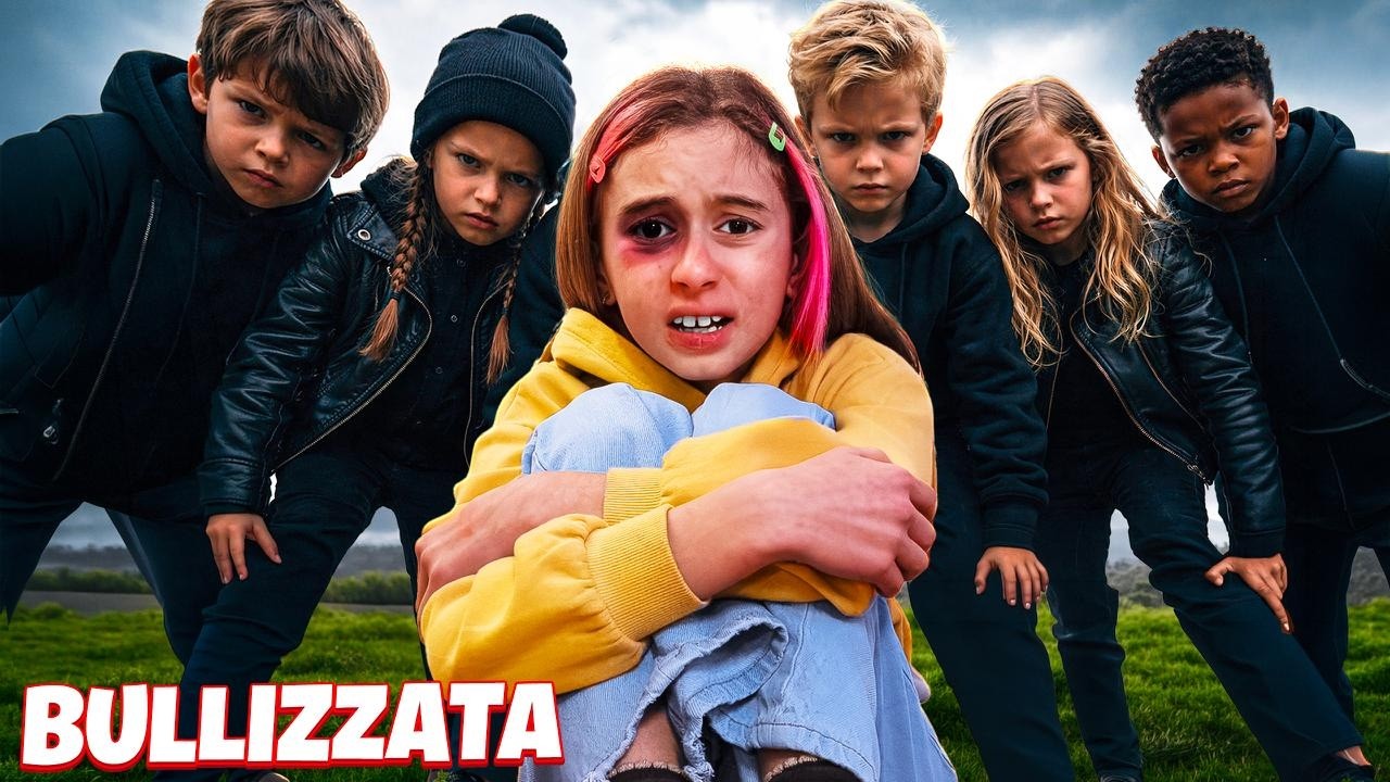 DEI BULLI SPINGONO GIORGIA AL PARCO GIOCHI E SI FA MALE ALL’OCCHIO E LO TIENE SEGRETO A PAPà SALVO!