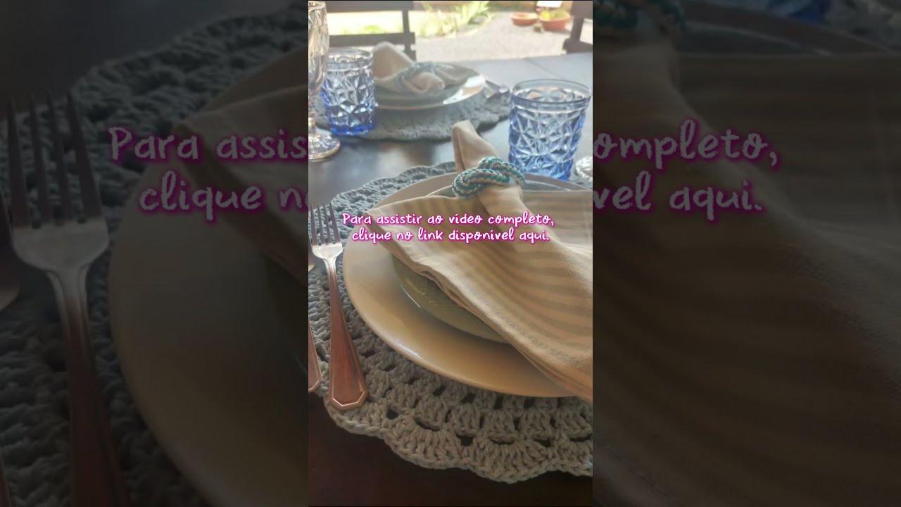 Mesas postas, com porta-guardanapo que fiz, gastando menos de R$ 1 em cada 