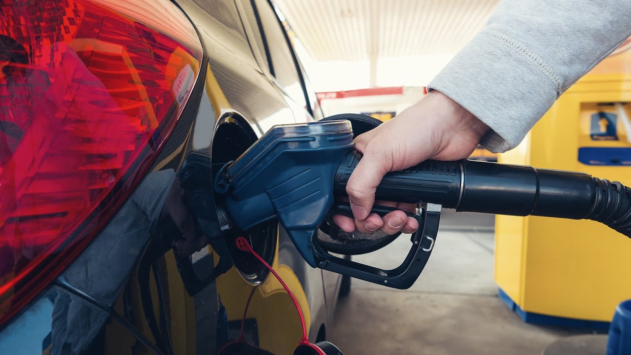 Panic buying pushes petrol stations to brink as Iran war leads to price jump