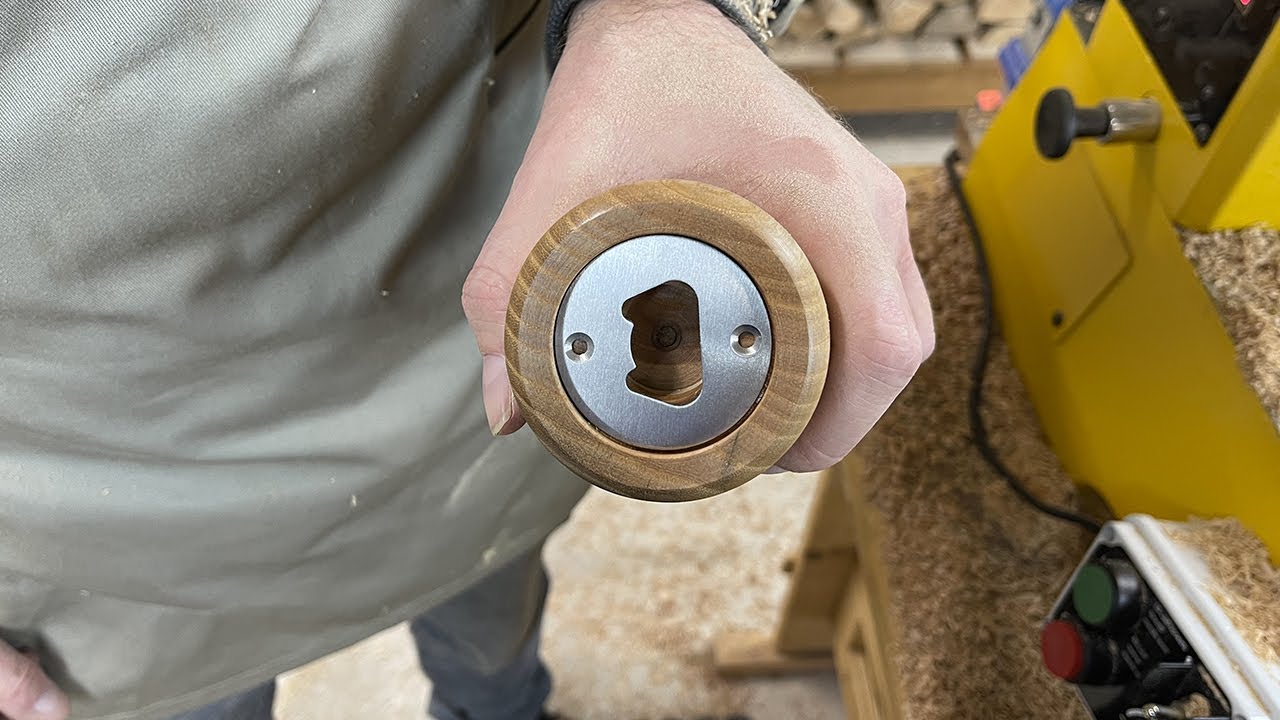 Tournage sur bois : Fabriquer un décapsuleur avec une chute de bois et un petit accessoire