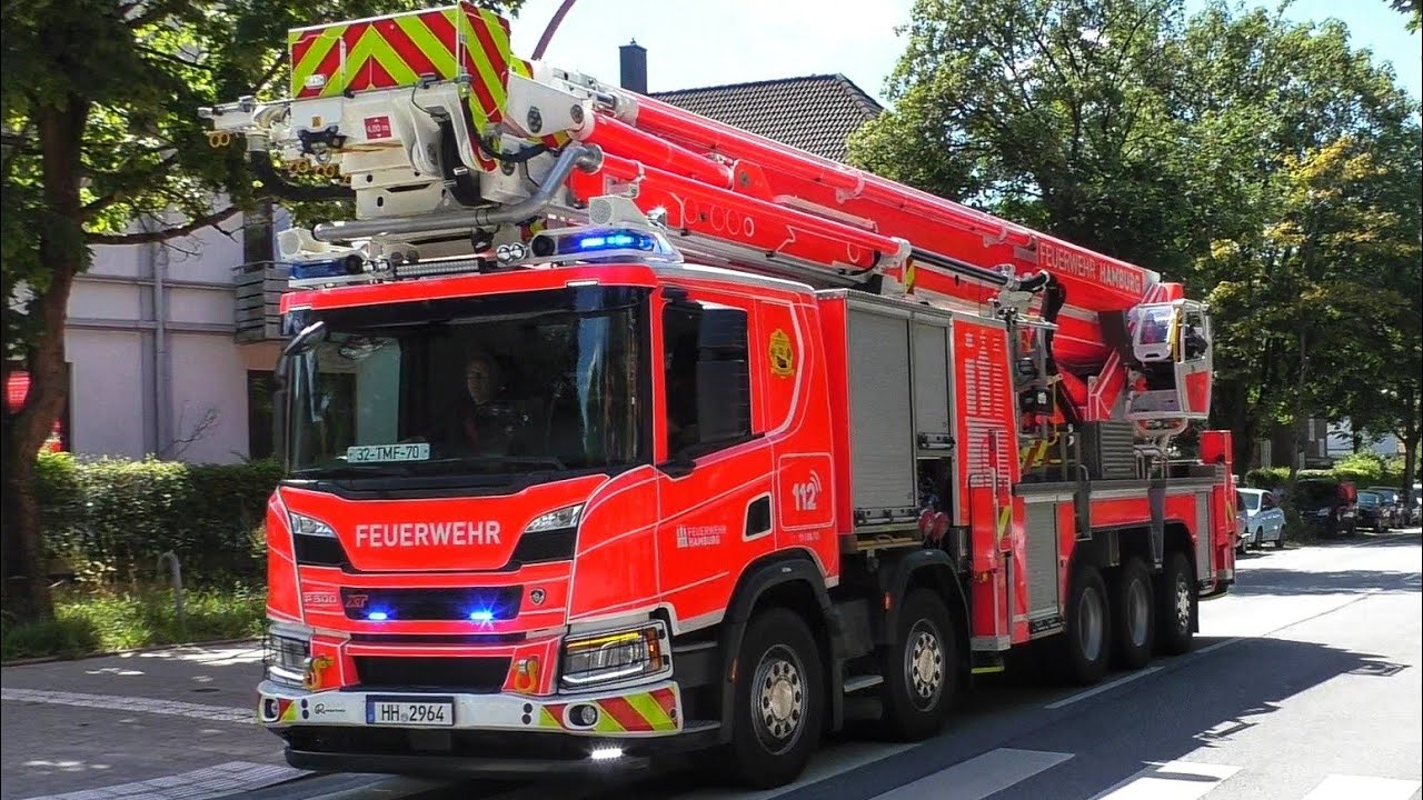 [FEU3MANV5 Dachstuhlbrand!] Einsatzfahrten Feuerwehr Hamburg + Technik und Umweltschutzwache