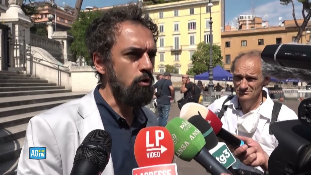 Elezioni, Giarrusso deposita simbolo: «Conte? Pessimo capo politico»