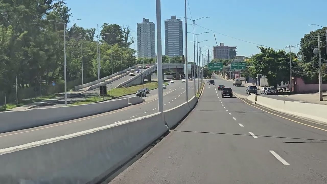 Recorriendo la Costanera Norte y las calles de  Luque y Asunción del  Paraguay.