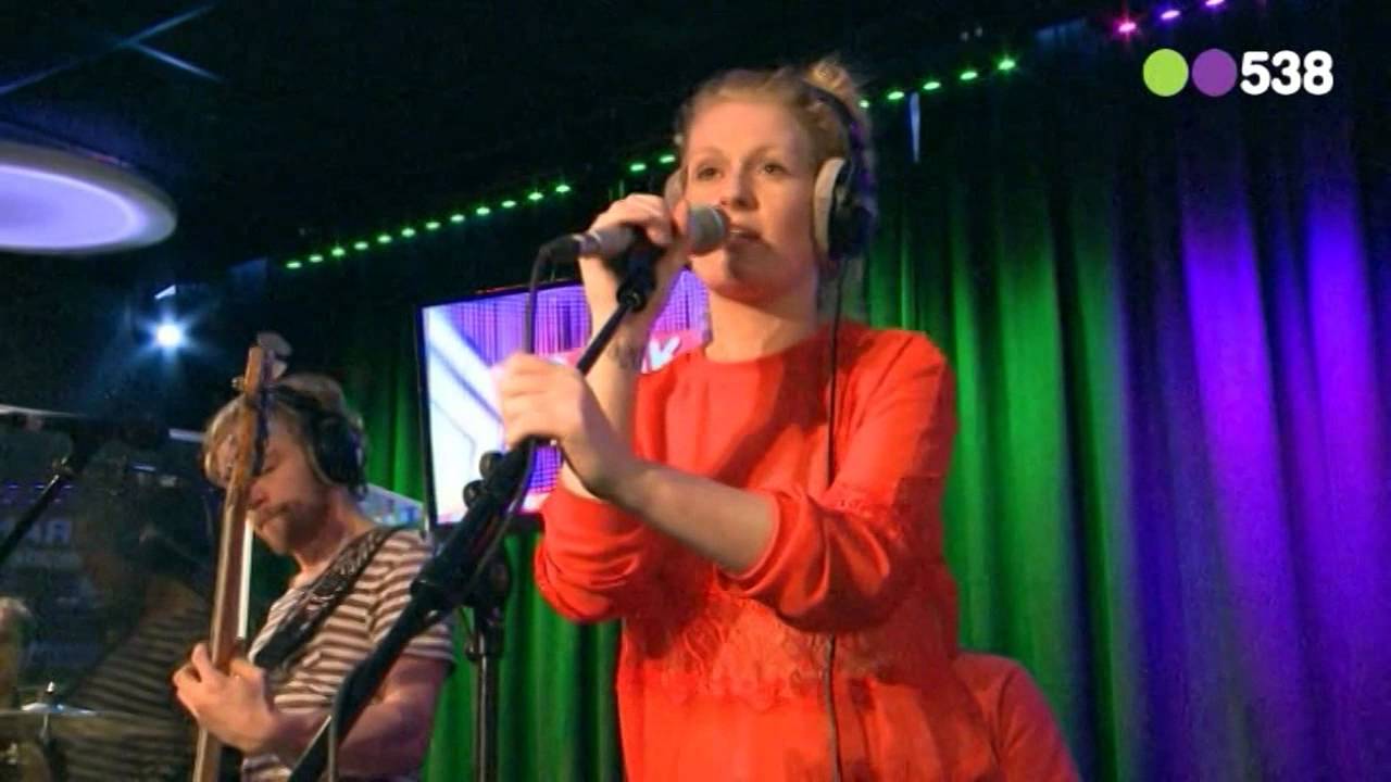 Nielson en Miss Montreal - Hoe (live bij de Frank en Vrijdagshow)