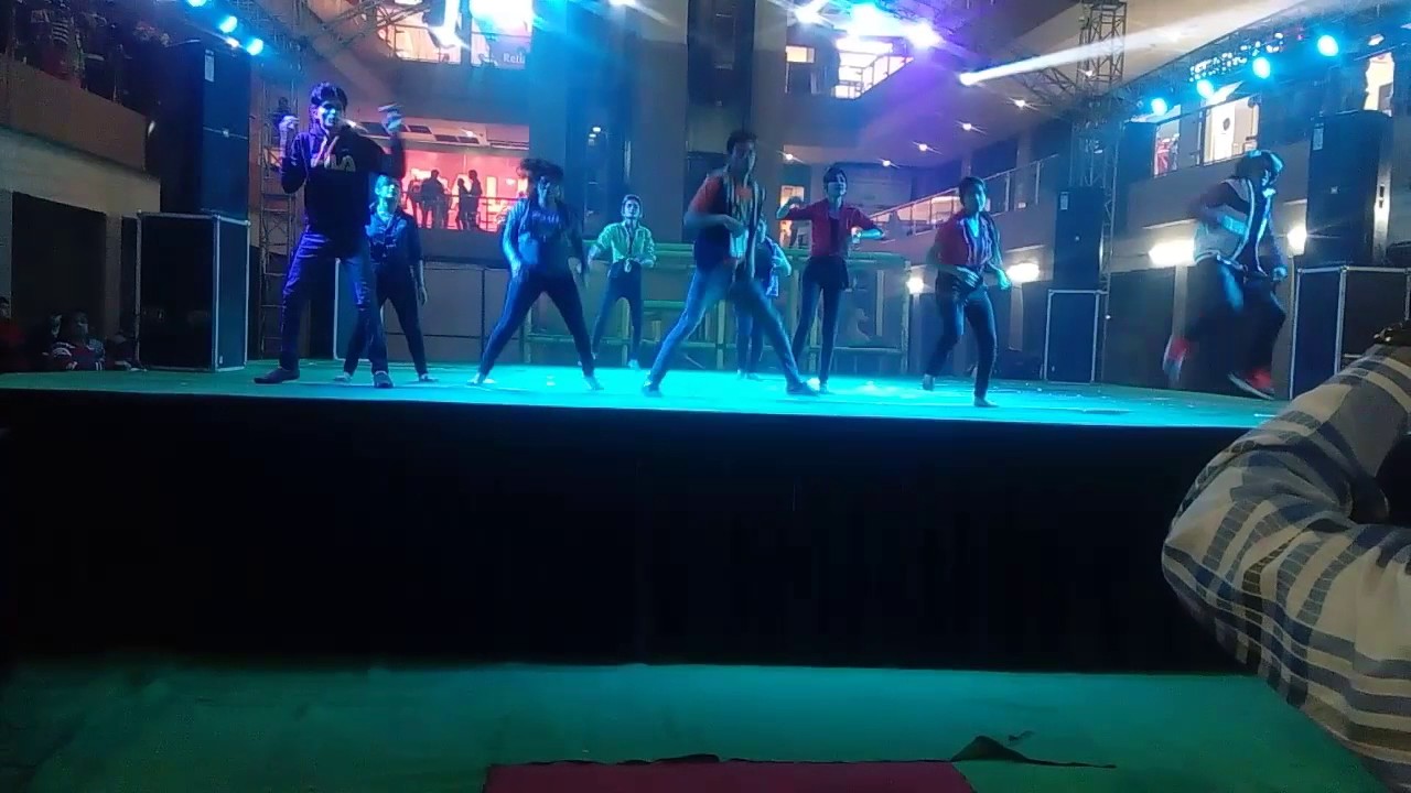 Dhoom machale... Group dance