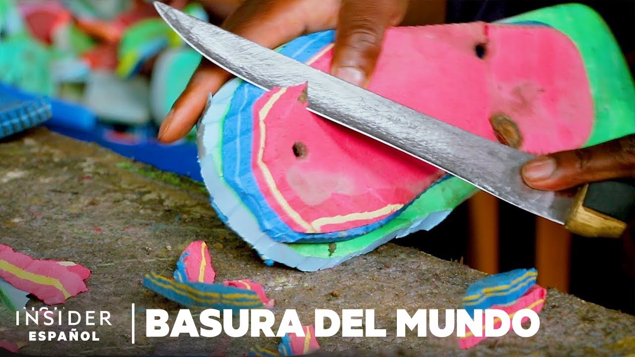 Cómo el arte con chanclas ayuda a limpiar las playas de Kenia | Basura del mundo | Business Insider