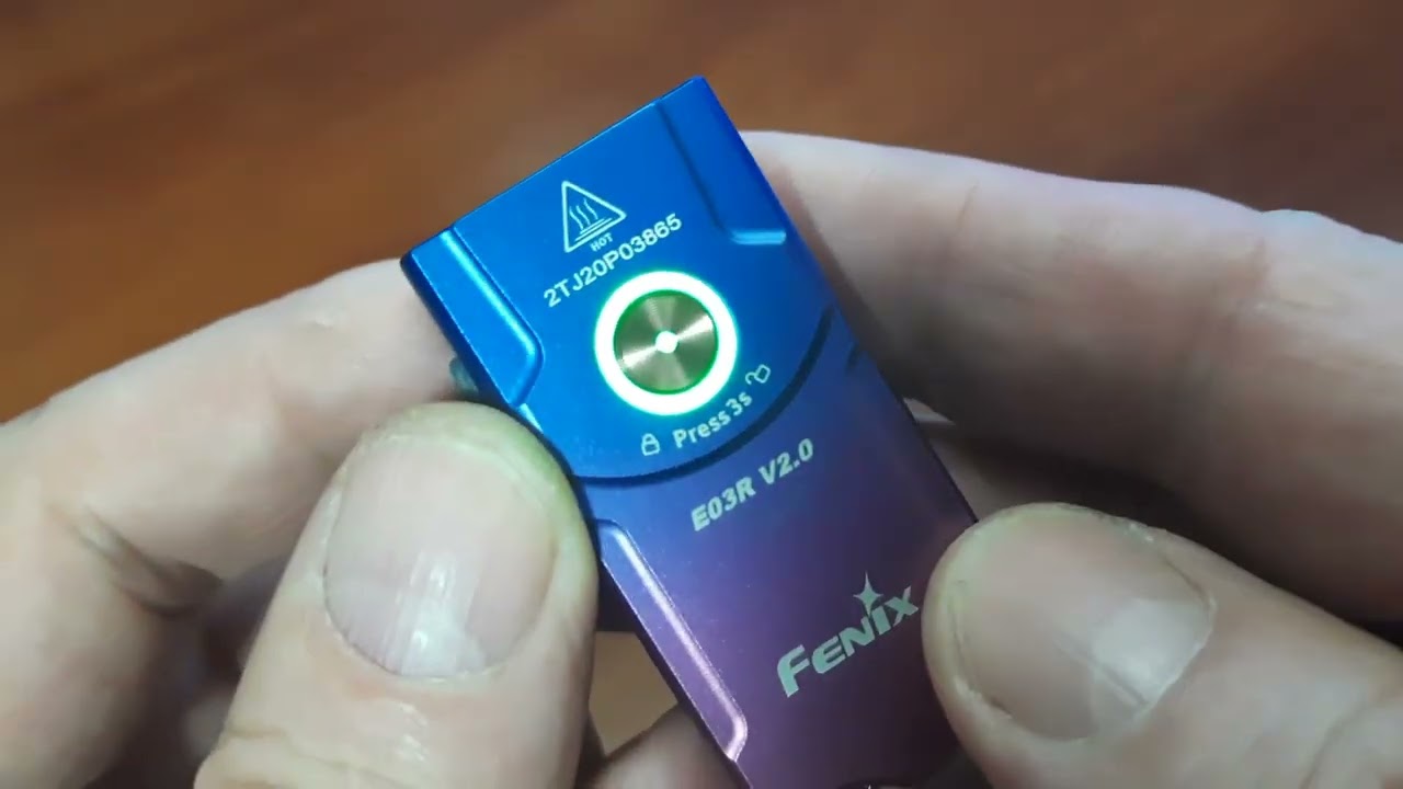 Новинка 2023:  наключный фонарь Fenix E03R T лимитированная версия