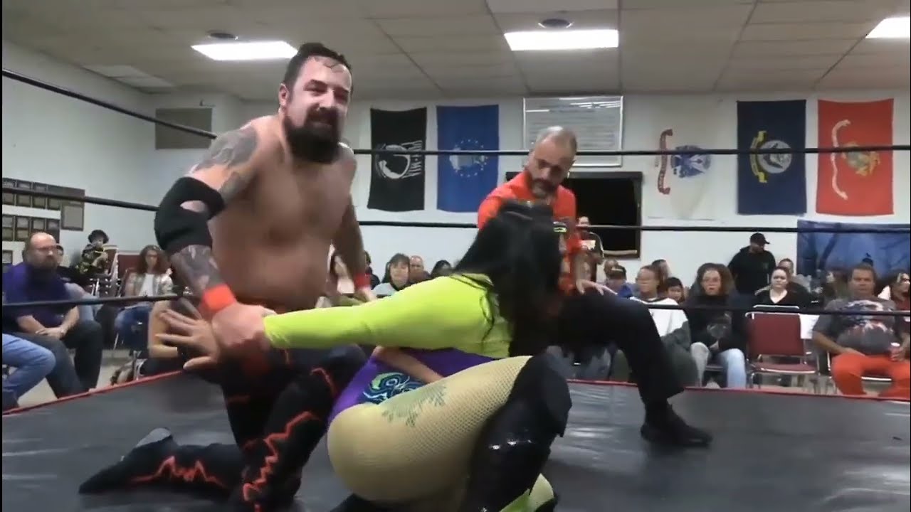 Danny Atom vs. Elle Valentine