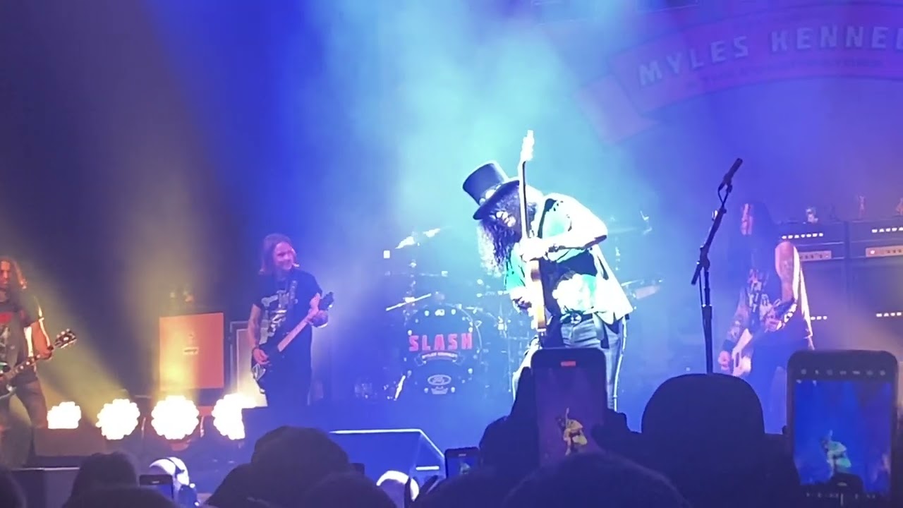 SLASH featuring Myles Kennedy and The Conspirators - Wicked Stone