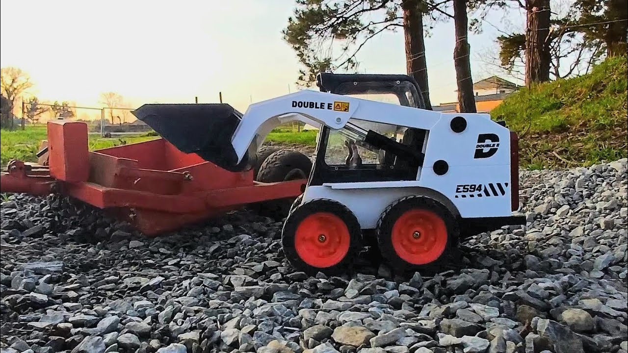 DoubleE E594 cargando trailla de volteo/ Skid steer loader rc 1/14 #doublee #trailla #skidsteer #rc