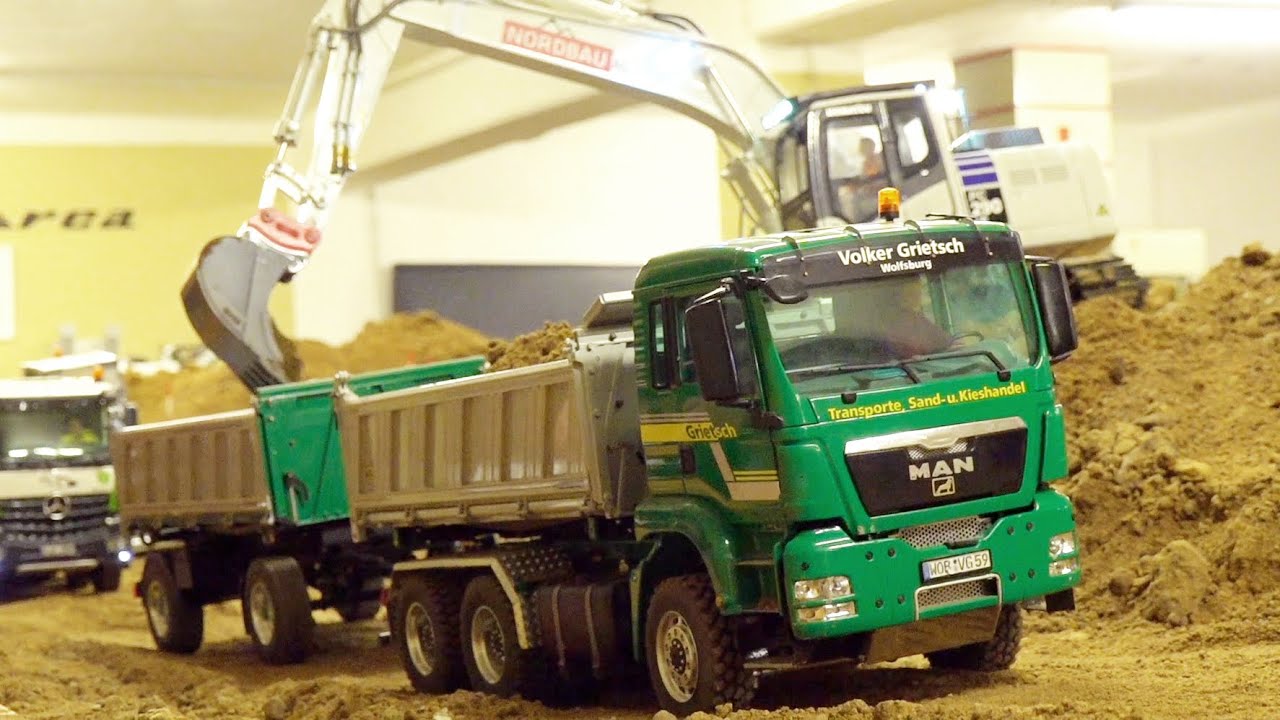 RC TRUCKS AND CONSTRUCTION EQUIPMENT AT THE STONEBREAKER-AREA// LIEBHERR DOZER// RC WHEEL LOADER