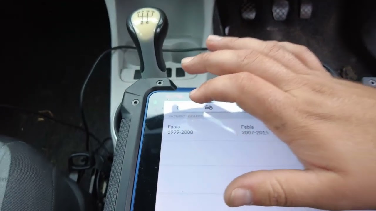 Skoda Fabia 2008 Все ключи утеряны: руководство по программированию OBD