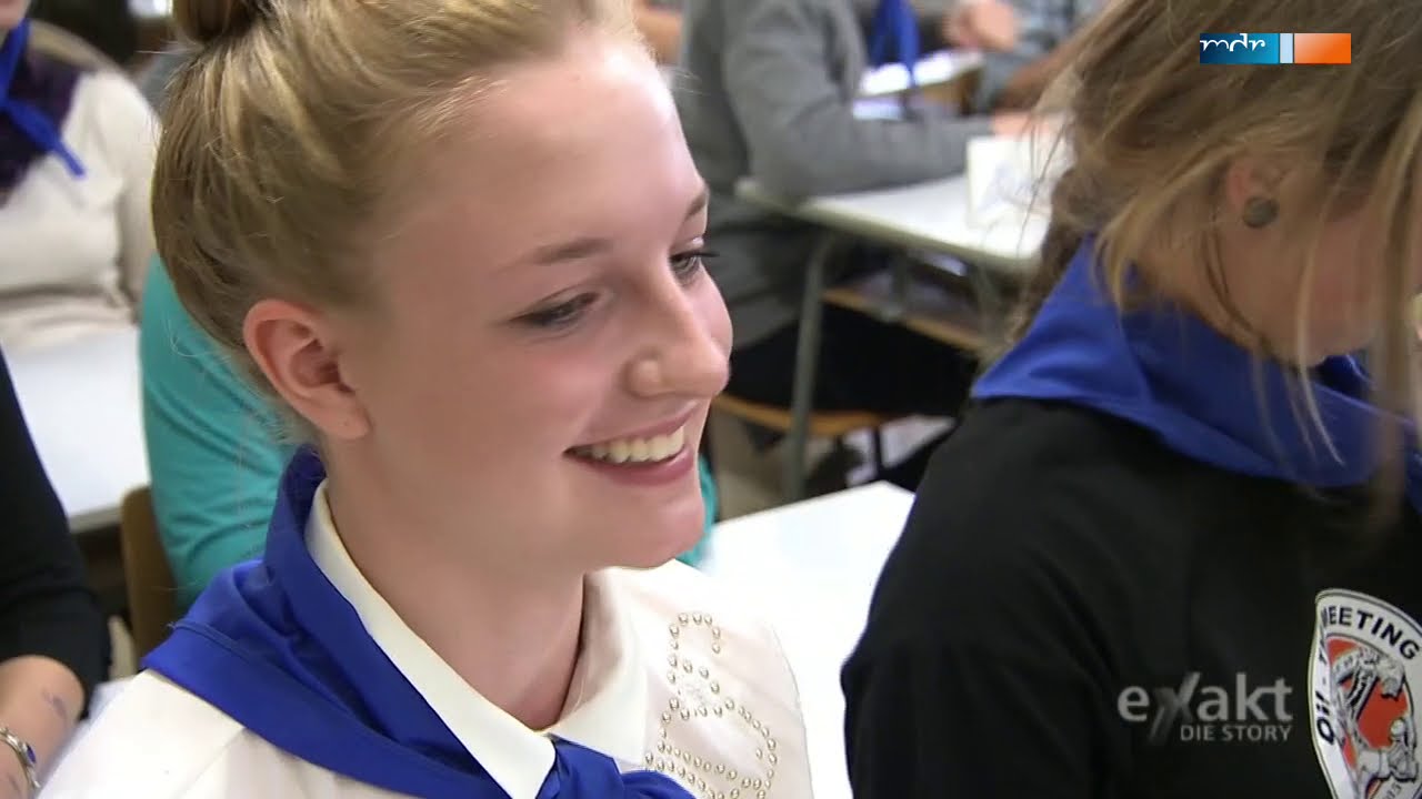 Komm, wir spielen DDR: Erinnerungen in Uniform Doku (2014)