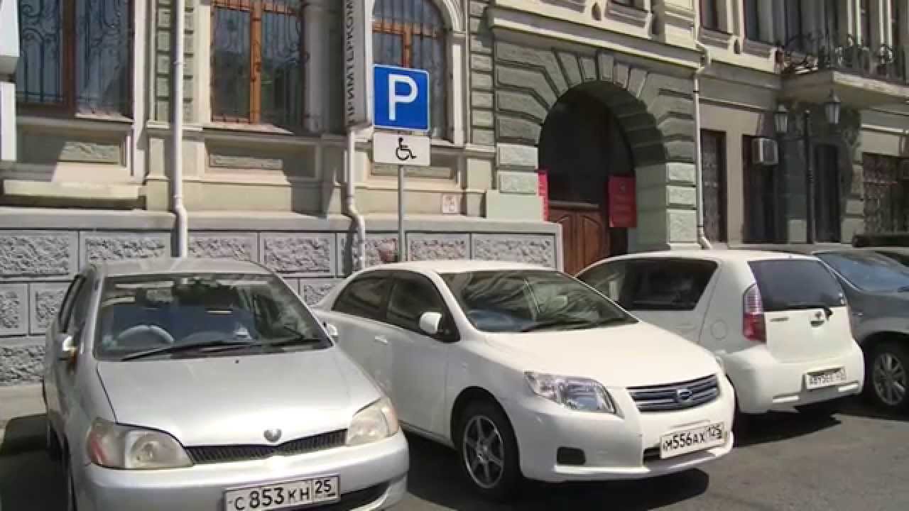 Во Владивостоке эвакуируют машины. Быстро. И не по правилам.