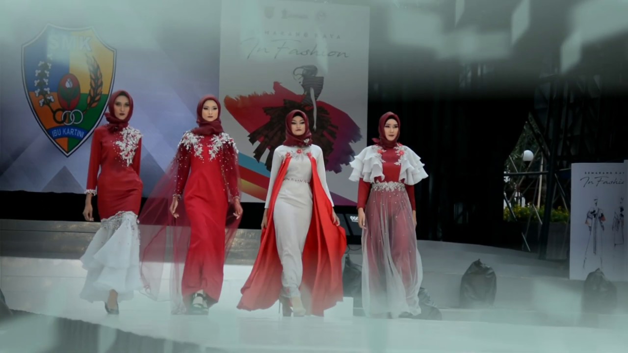 Fashion Show SMK Ibu Kartini di Taman Indonesia Kaya Kota Semarang