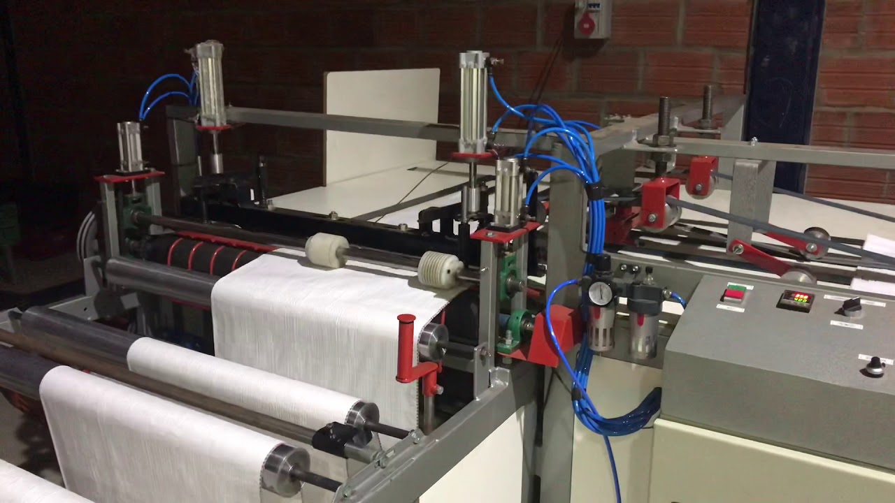 Máquina de corte e costura de sacos de ráfia
