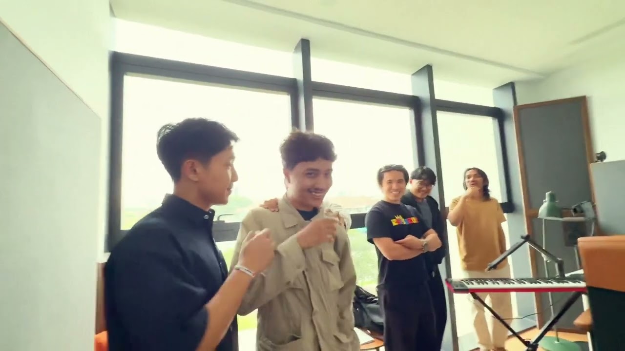 update 9. (new song reaction 🫣)