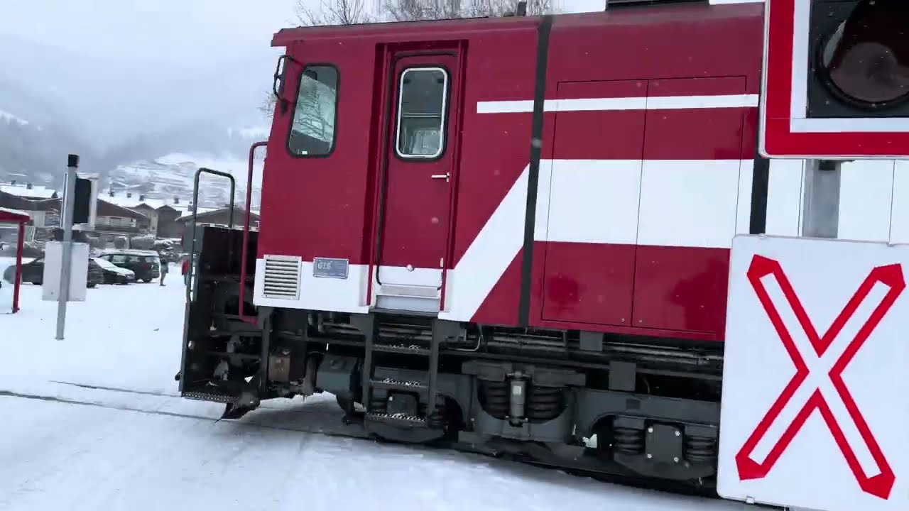 V 84 der SLB Salzburg AG fährt auf der Pinzgau-Bahn in den Hp Piesendorf Bad ein 23.01.2026.mov