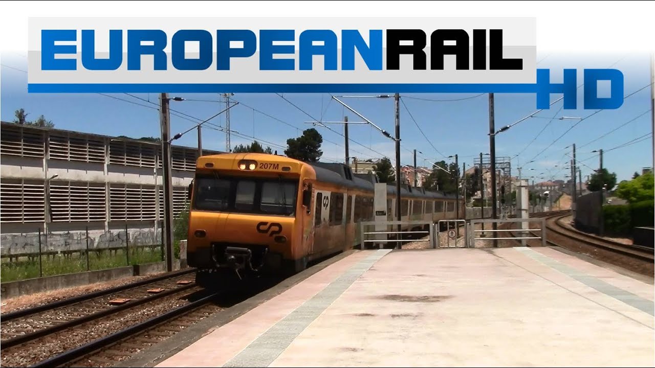 Comboios de Portugal Inter Regional 592/2 592-104 arrives at Sete Rios Station