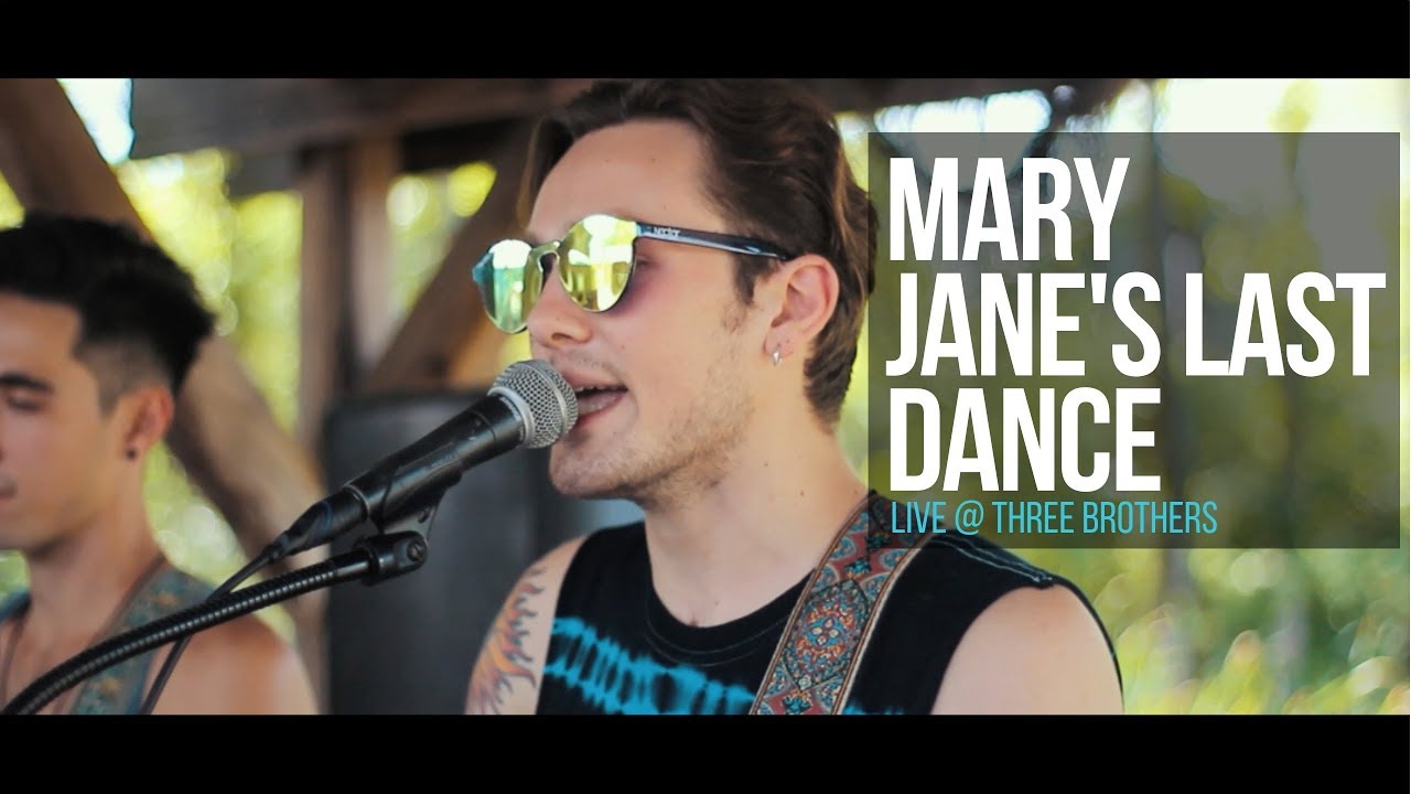 Mary Jane's Last Dance - Tom Petty (Acoustic Cover) LIVE at 3 Bros
