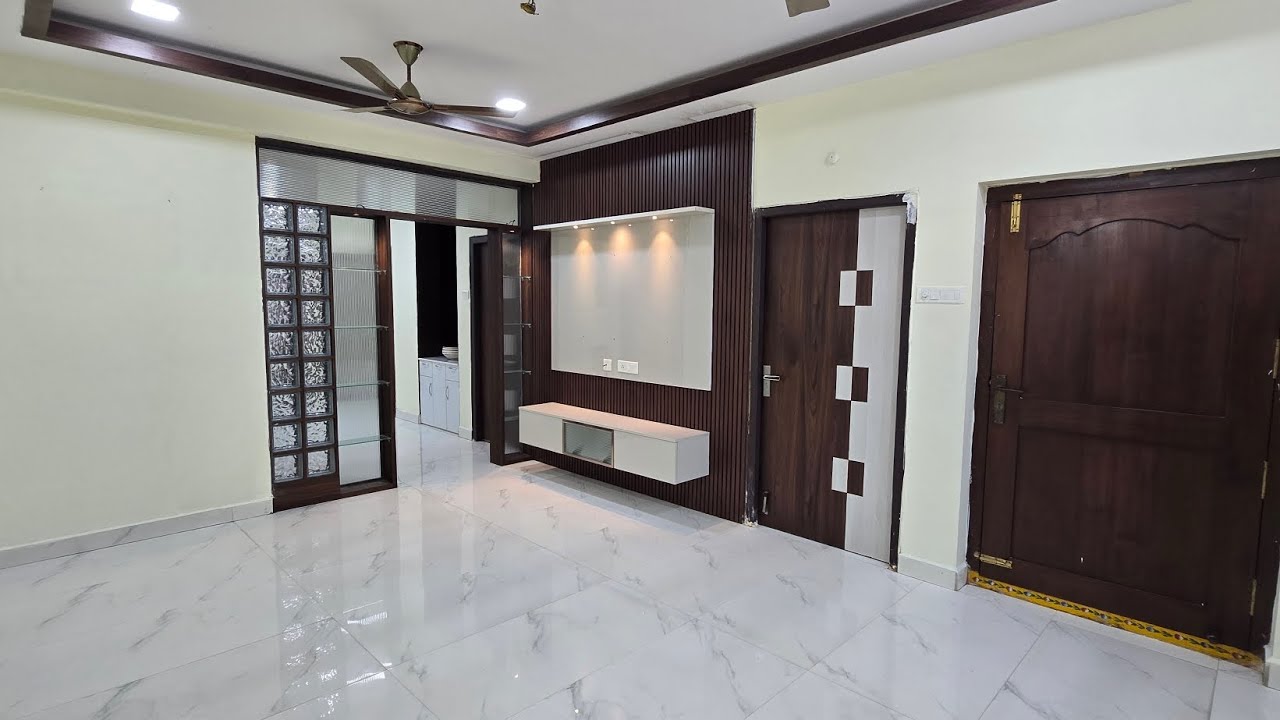 Ad no 536// 3BHK FLAT// 1950SFT//MG ROAD// NEAR PVP//VIJAYAWADA// 8575559999 @srivyshnaviproperties 