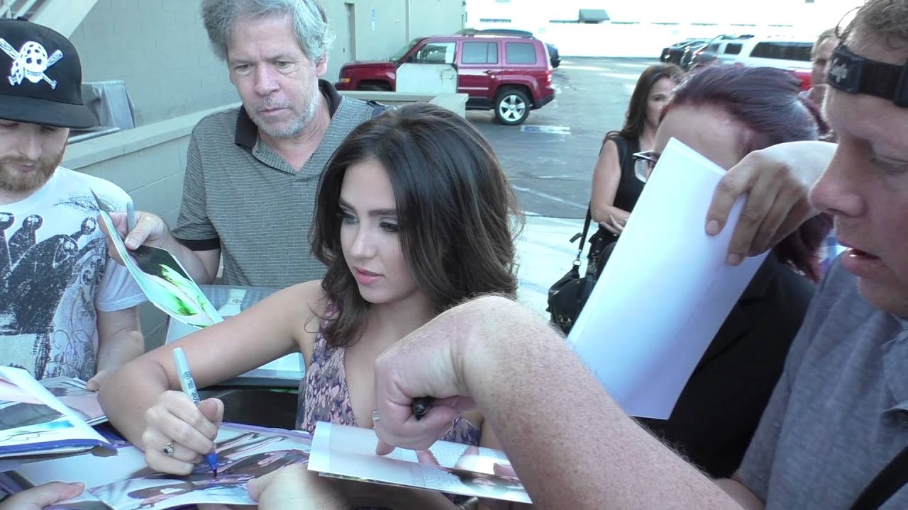Ryan Newman greets fans at the Sharknado 3 Premiere @ryrynewman