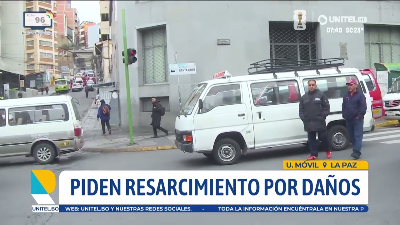 Choferes bloquean el centro de La Paz para reclamar por la “mala calidad” de la gasolina