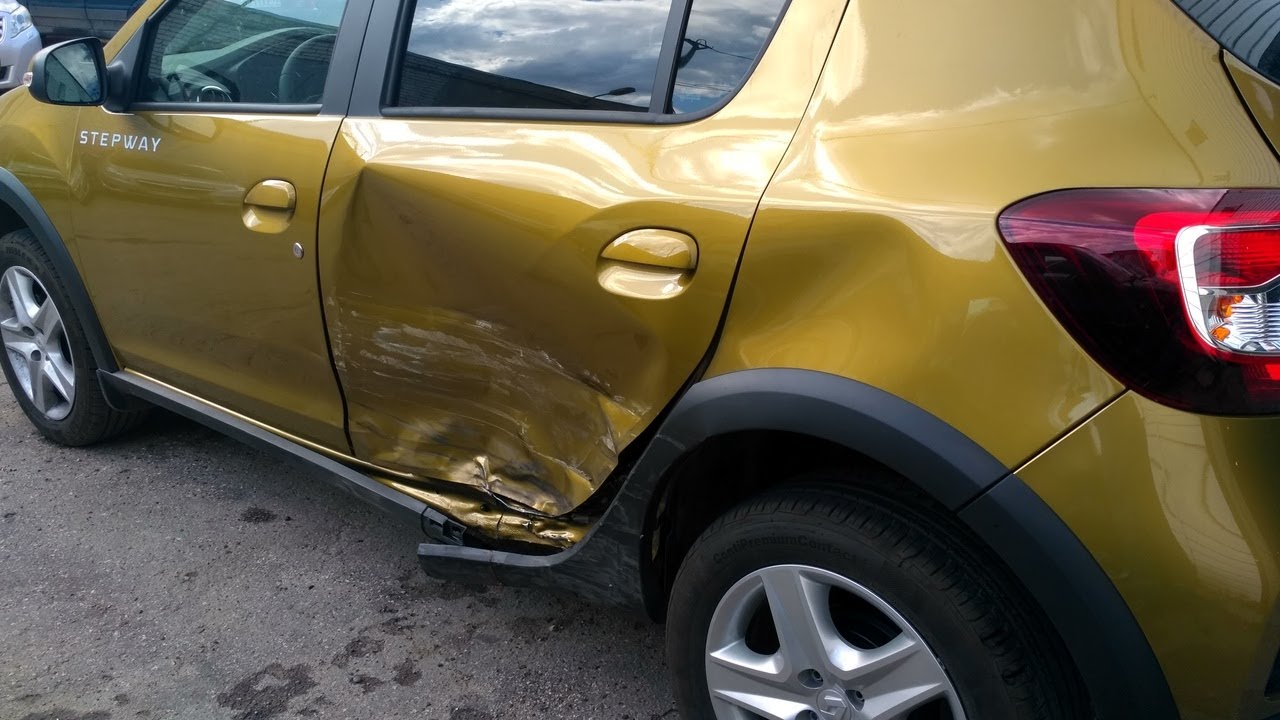 Renault SANDERO Stepway, новая машина с боковым ударом.