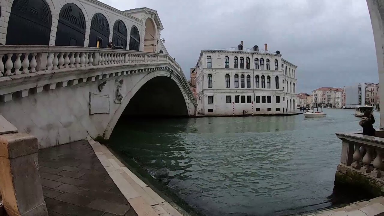 Venecia, Puente de Rialto y centro comercial Fondazione dei Tedeschi