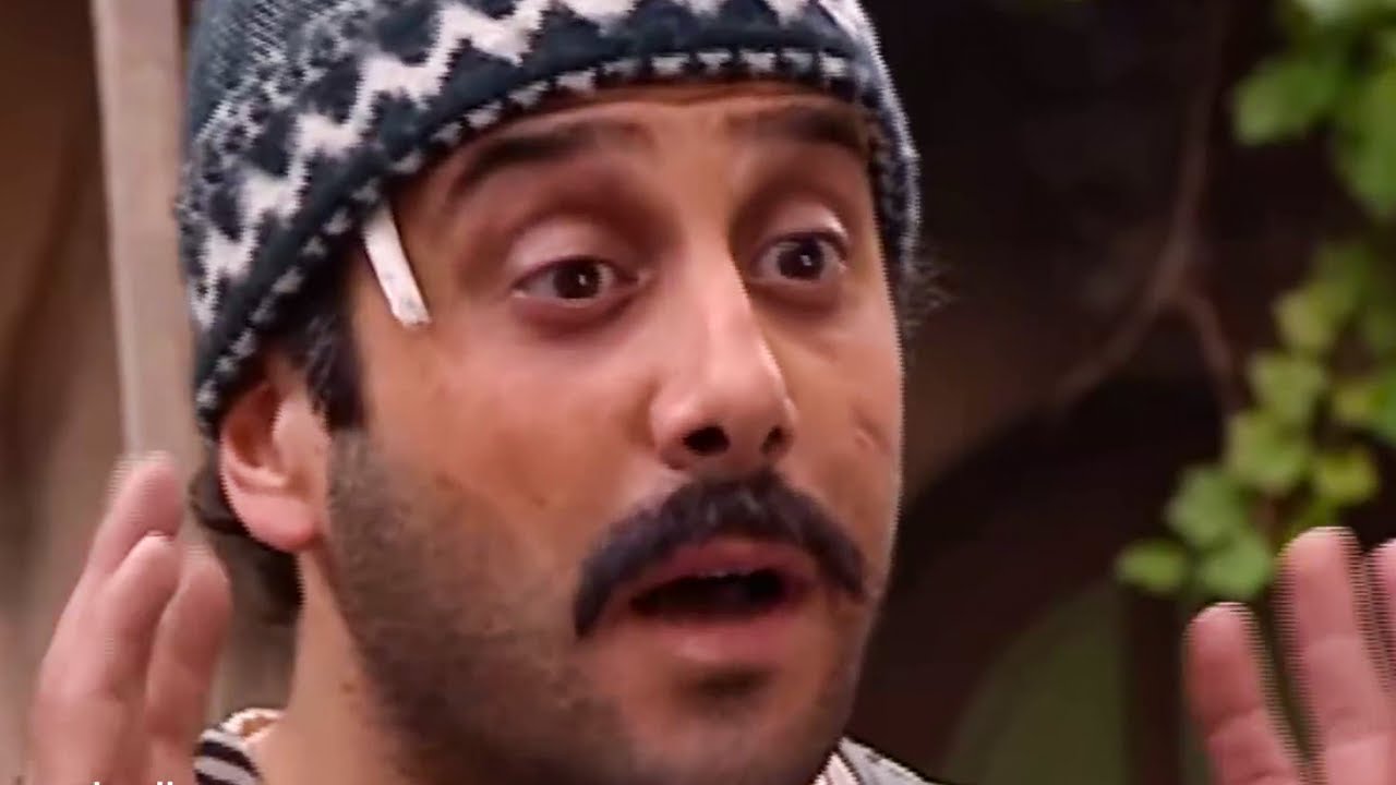 أبو كاعود فات عالحارة على شكل زبال و حاطت عيونو على مؤمون و مو ناويلو على خير بنوب