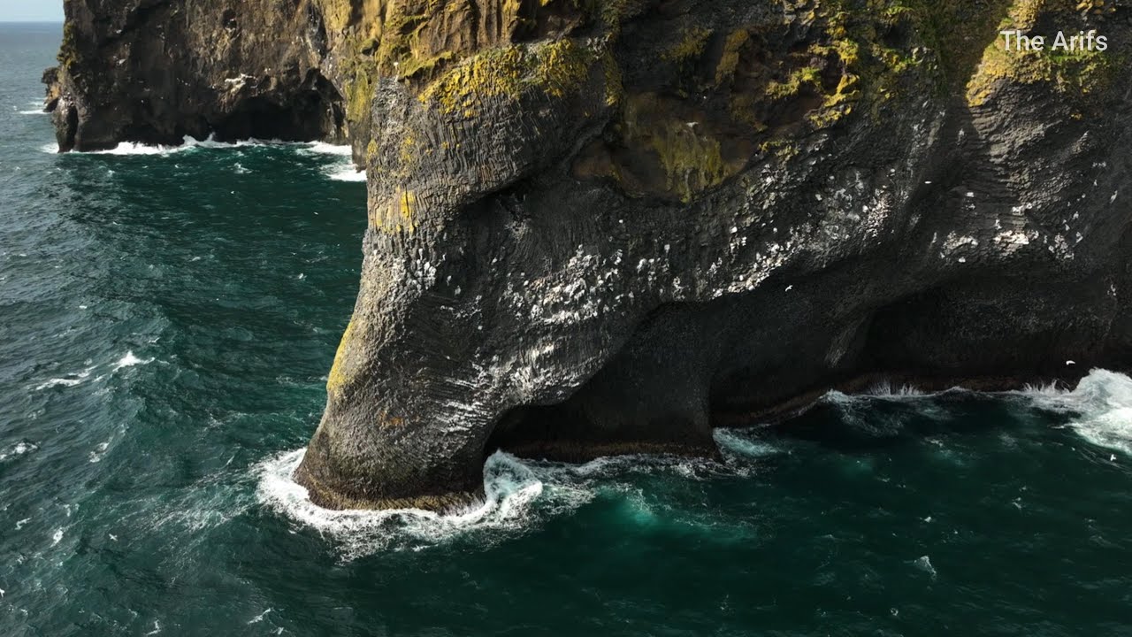 Discover The Majestic Elephant Rock In Iceland!
