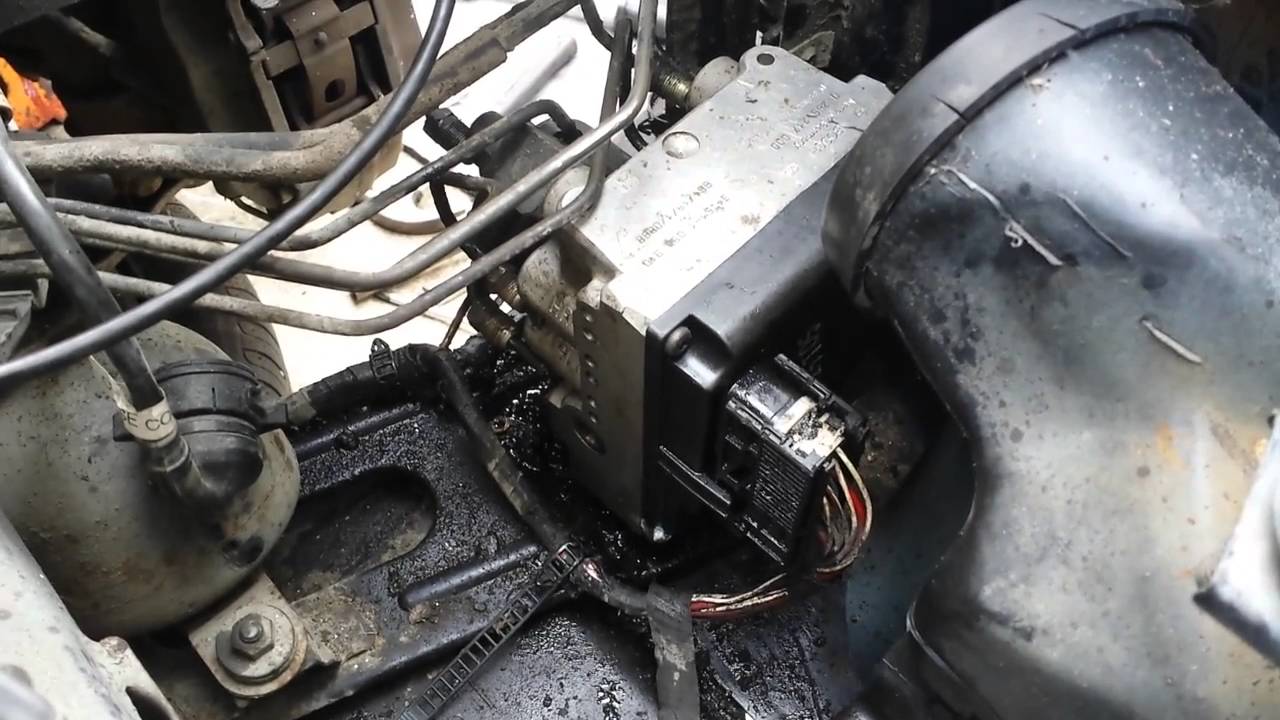 BMW E31 840CI EV Conversion 43 : ABS Pump Swap