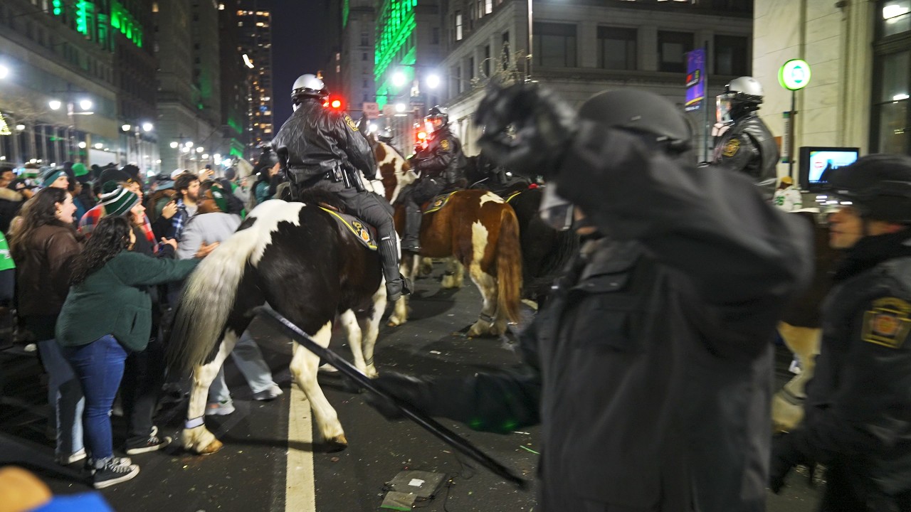 Philadelphia Erupts After Eagles SUPER BOWL Win - Fan Reactions | RAW FOOTAGE
