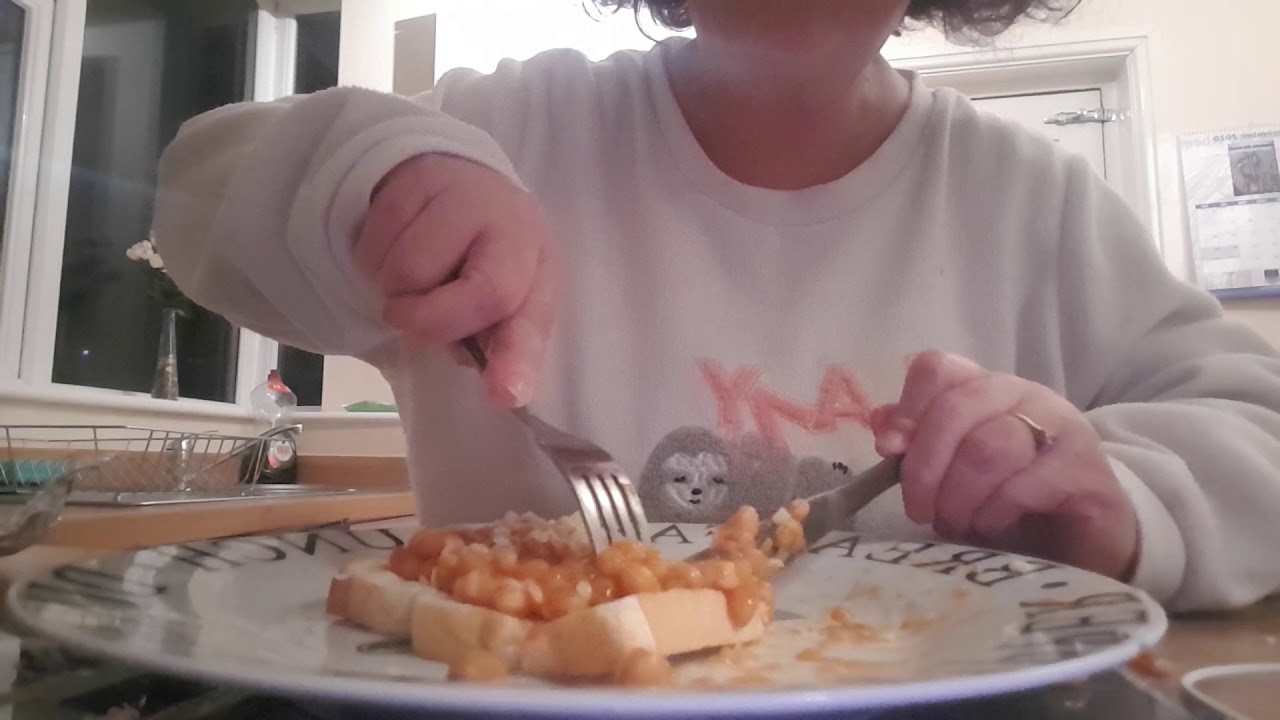 ASMR BEANS ON TOAST WITH CHEESE ... 😋