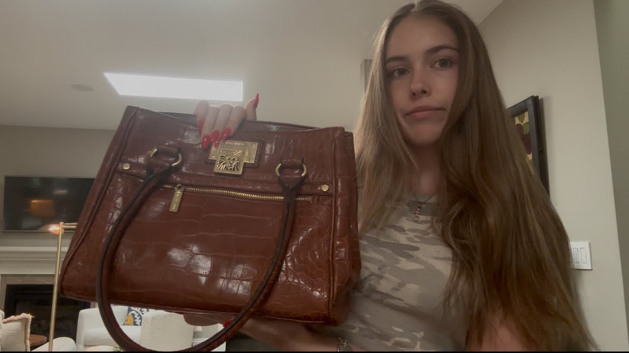 ASMR what’s in my bag?!!🚨