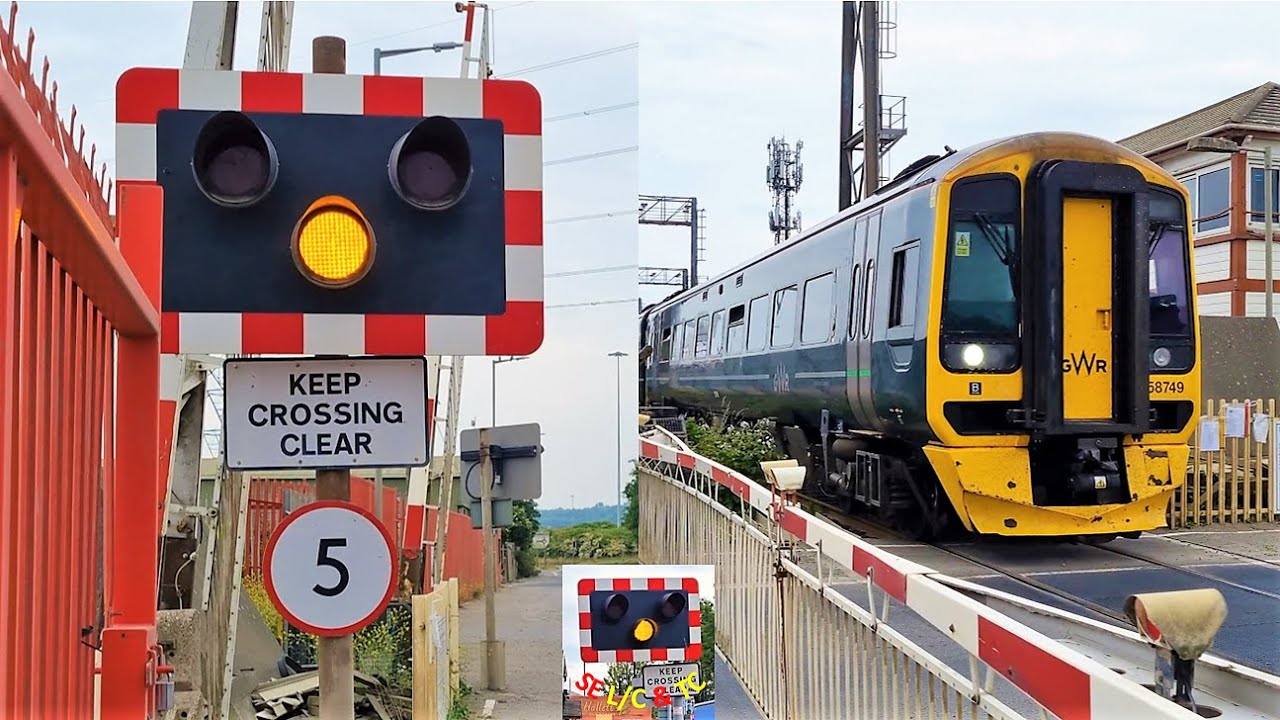 (Rare barriers and loud alarms) St. Andrews Junction Level Crossing, Bristol